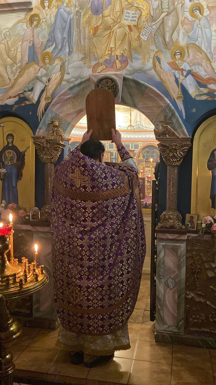 Всенощное накануне праздника Крестовоздвижения